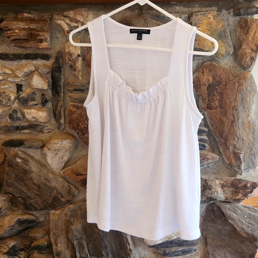 Banana Republic white sleeveless coastal tank top